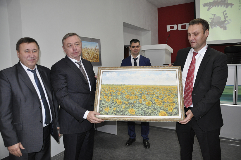 Аграрии Ставропольского края, во главе с Министром сельского хозяйства края , посетили Ростсельмаш.