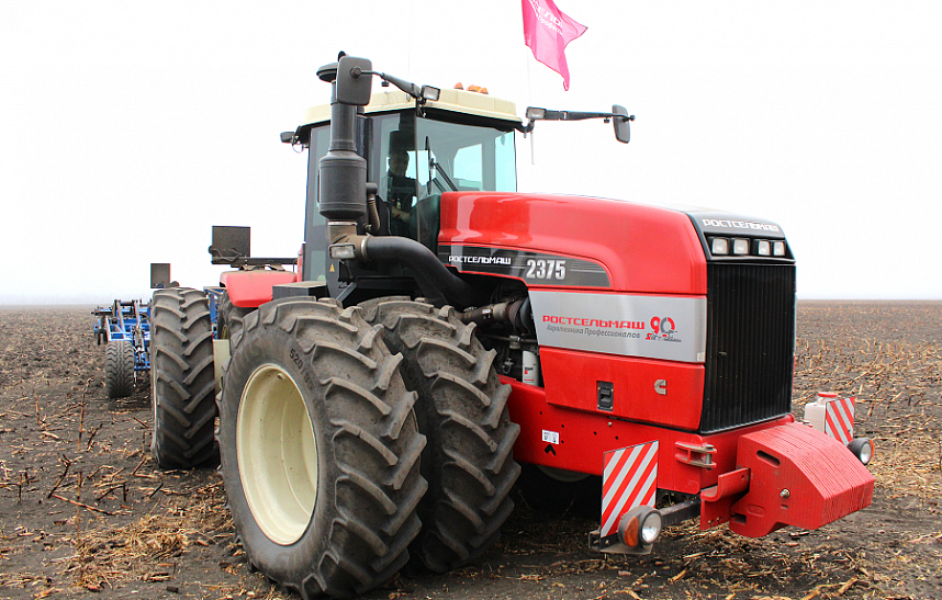 В Кабардино-Балкарской Республике  был  продемонстрирован в работе трактор производства Ростсельмаш,  RSM 2375.  
